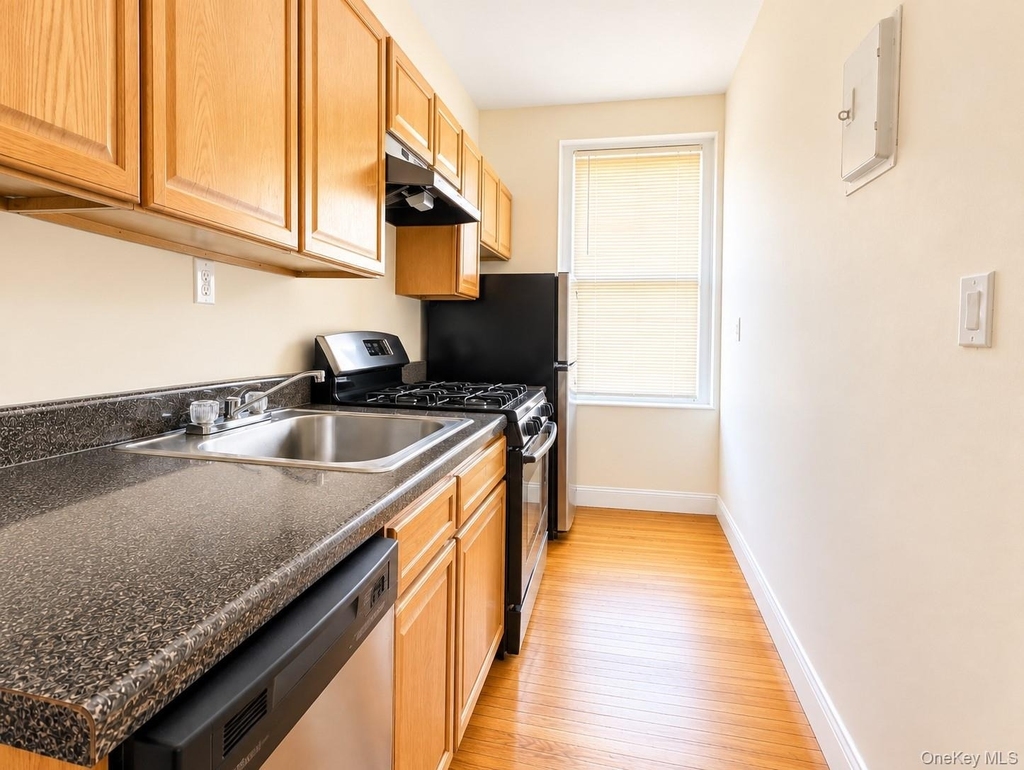 472 Gramatan Avenue - Photo 5