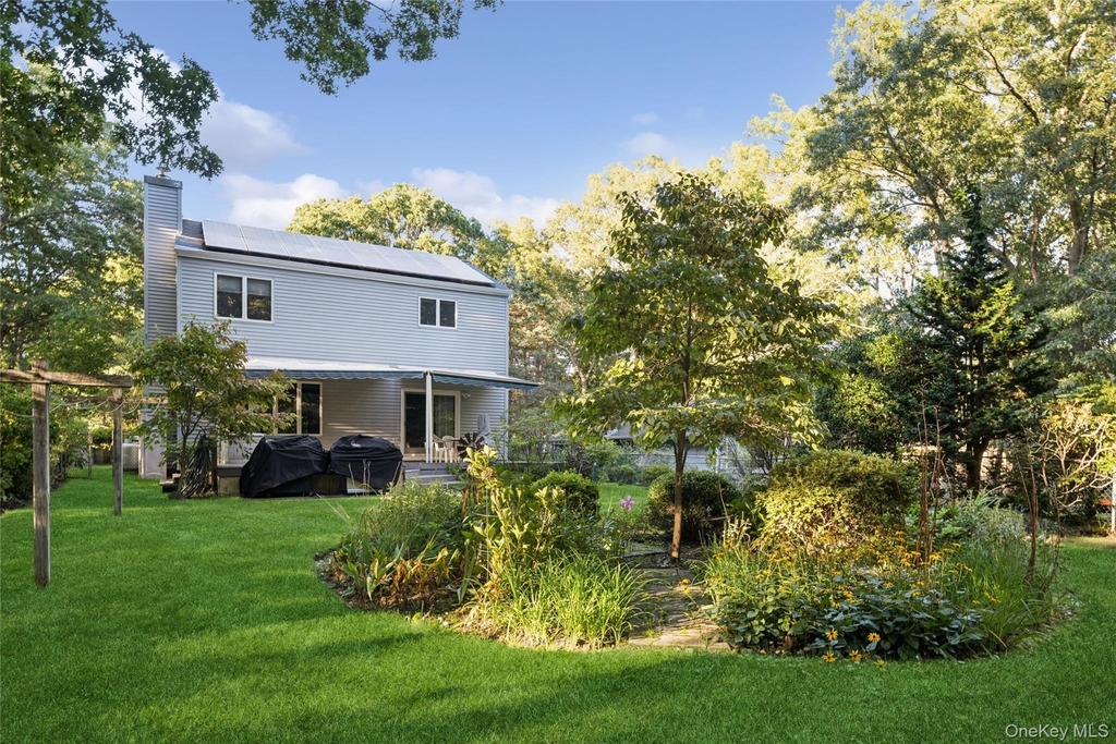 287 Peconic Terrace - Photo 2