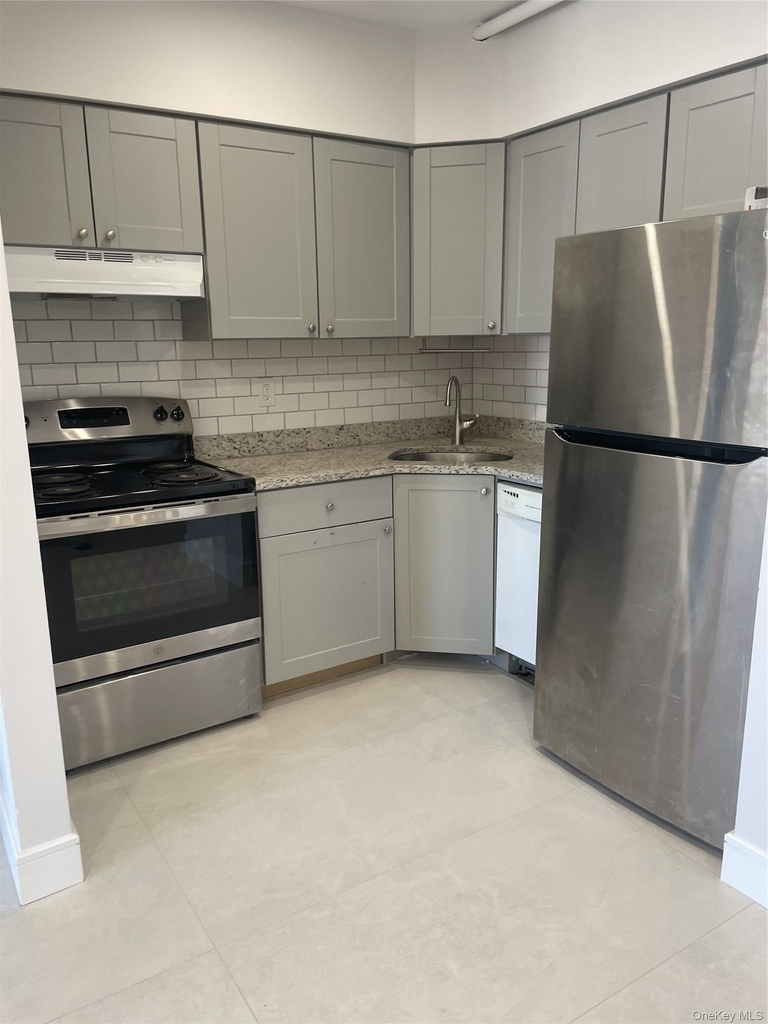 320 Post Avenue - Photo 4