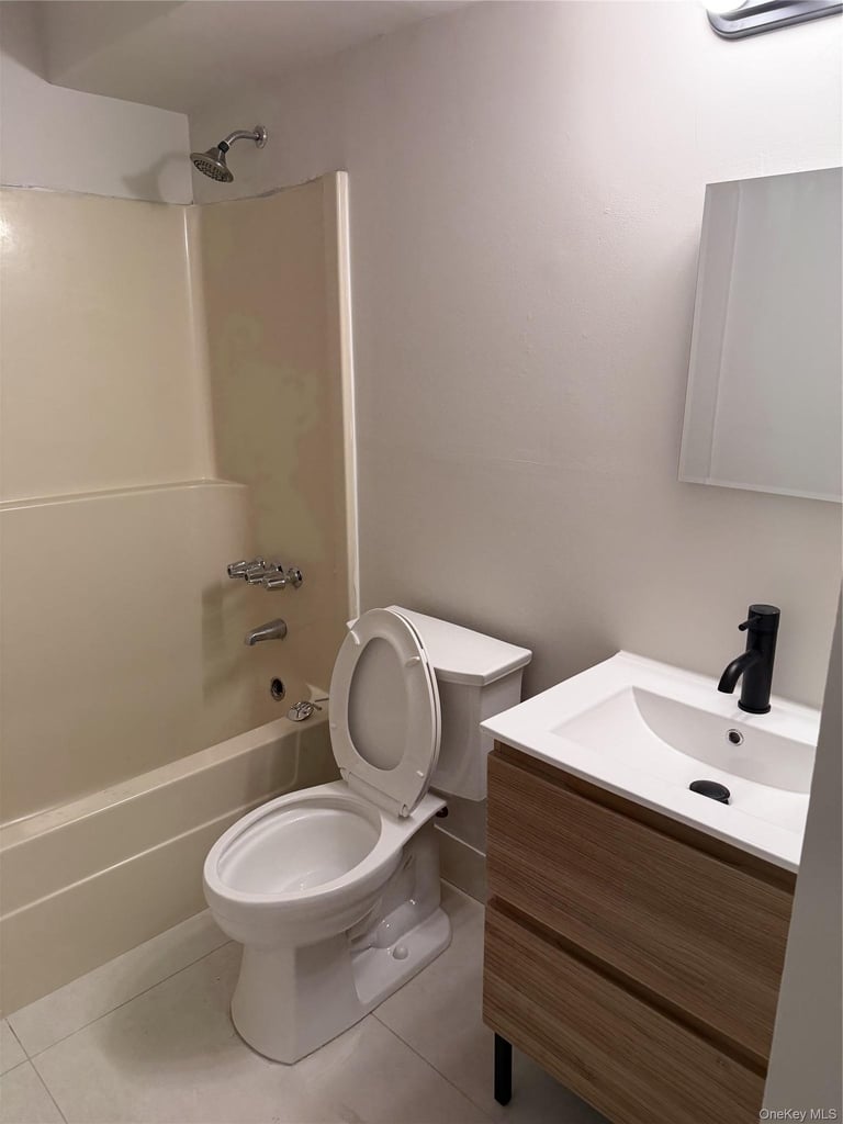 320 Post Avenue - Photo 1