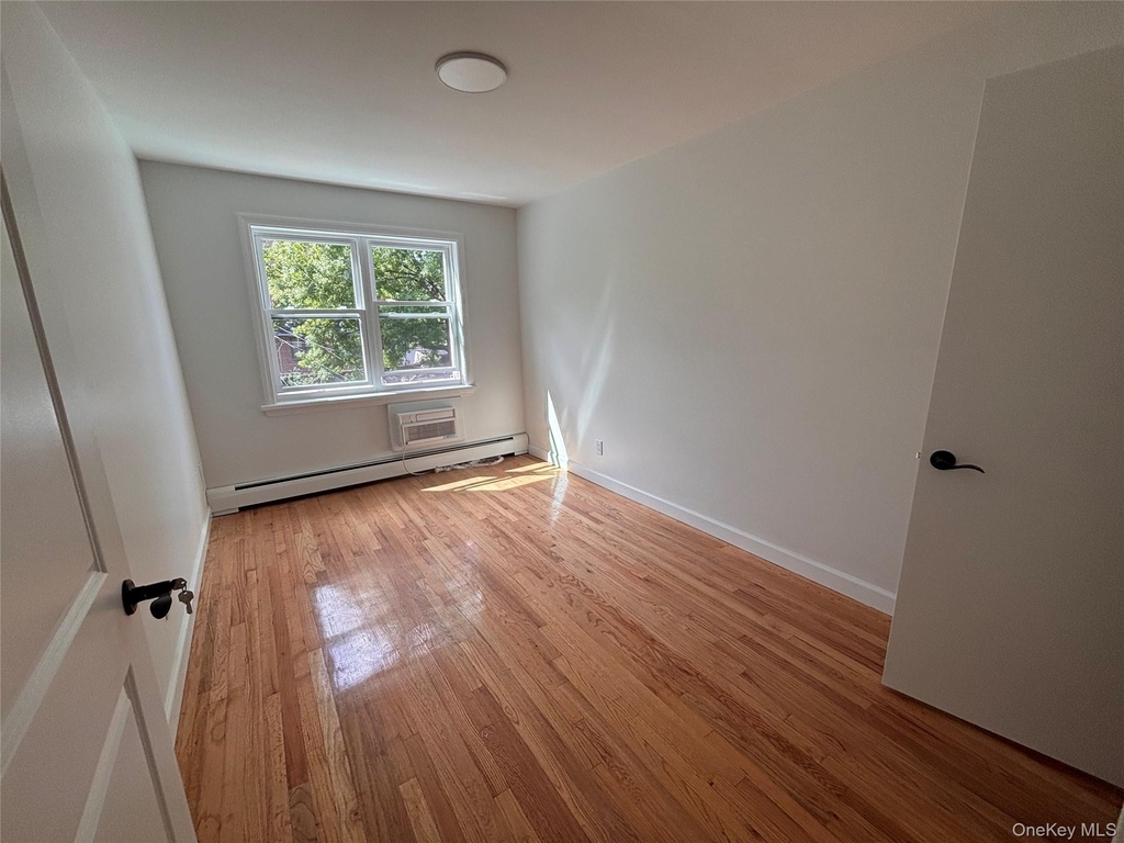 71-34 Kissena Boulevard - Photo 8