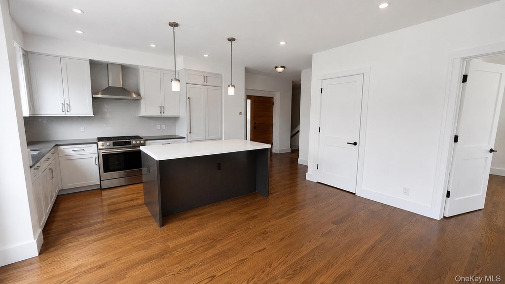 422 E Boston Post Road - Photo 1