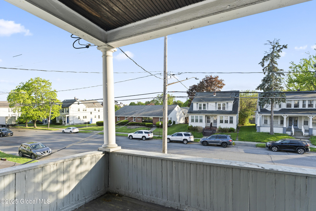 831 Washington Ave - Photo 2