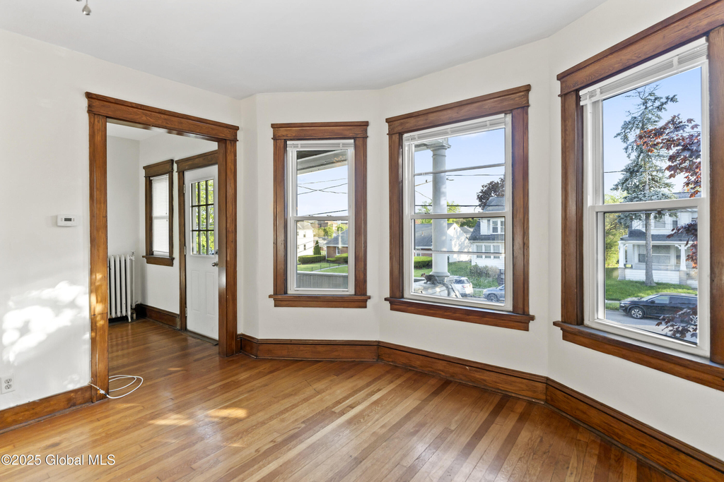 831 Washington Ave - Photo 4