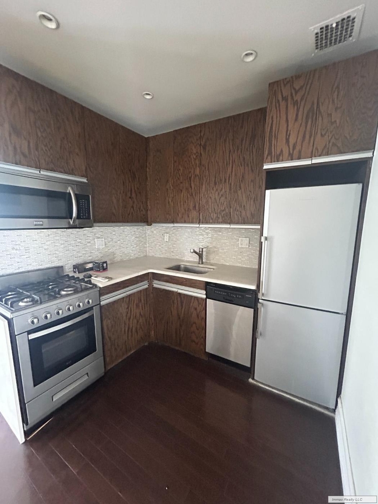 560 W End Avenue - Photo 8