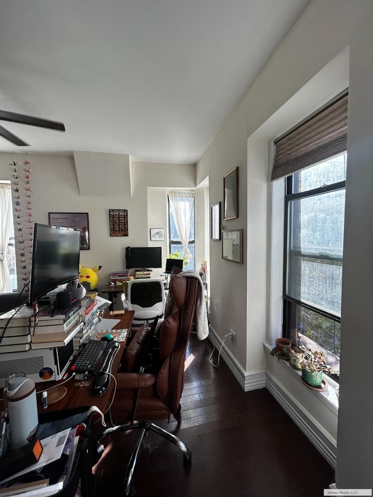 560 W End Avenue - Photo 3