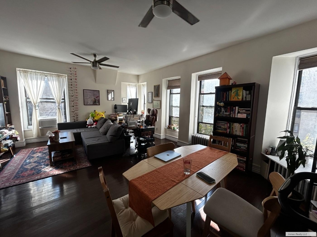 560 W End Avenue - Photo 2
