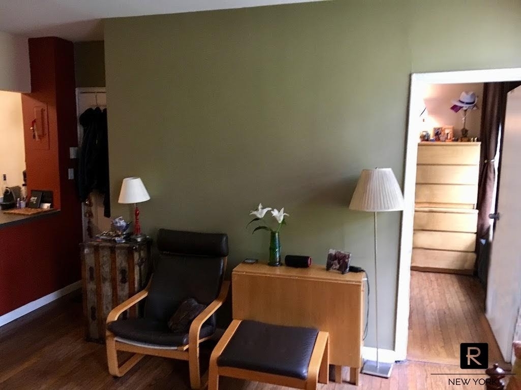 420 W 46th Street - Photo 3