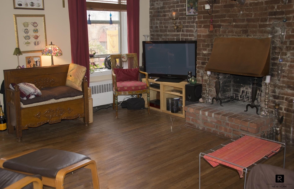 420 W 46th Street - Photo 4