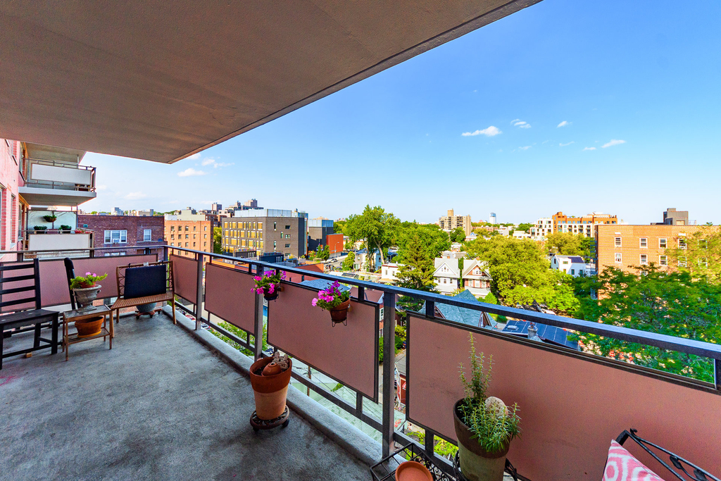 135 Ocean Parkway - Photo 6