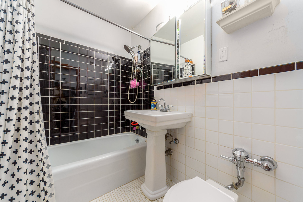 135 Ocean Parkway - Photo 5