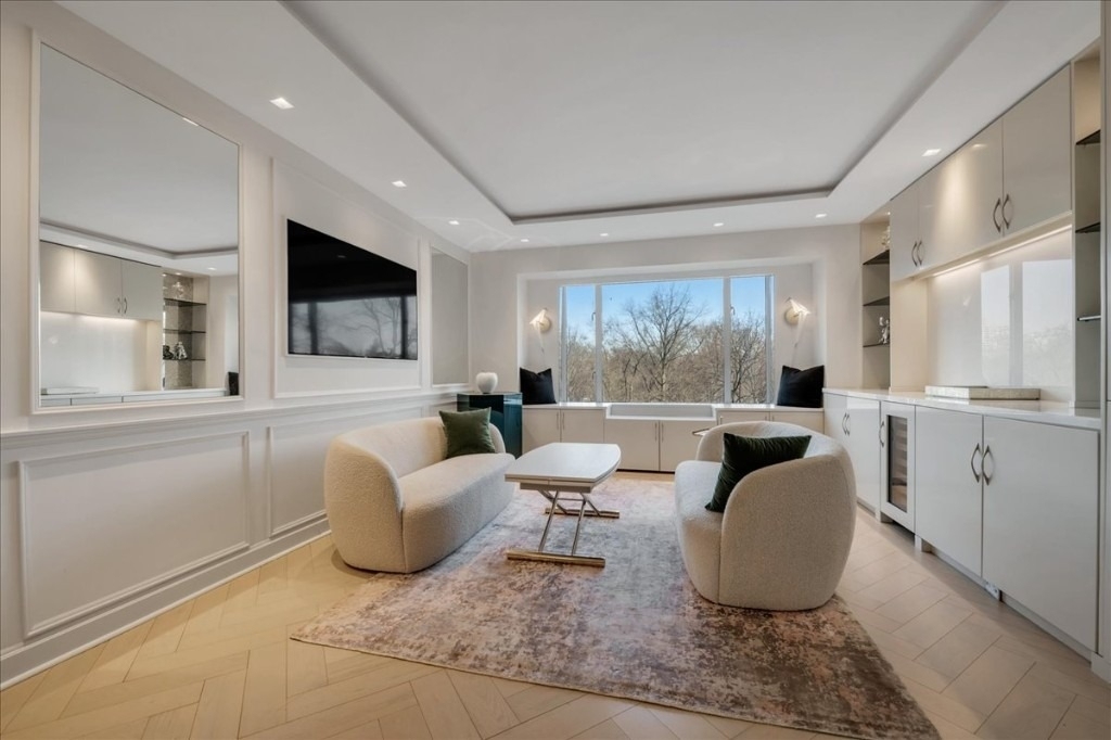 150 Central Park S - Photo 0