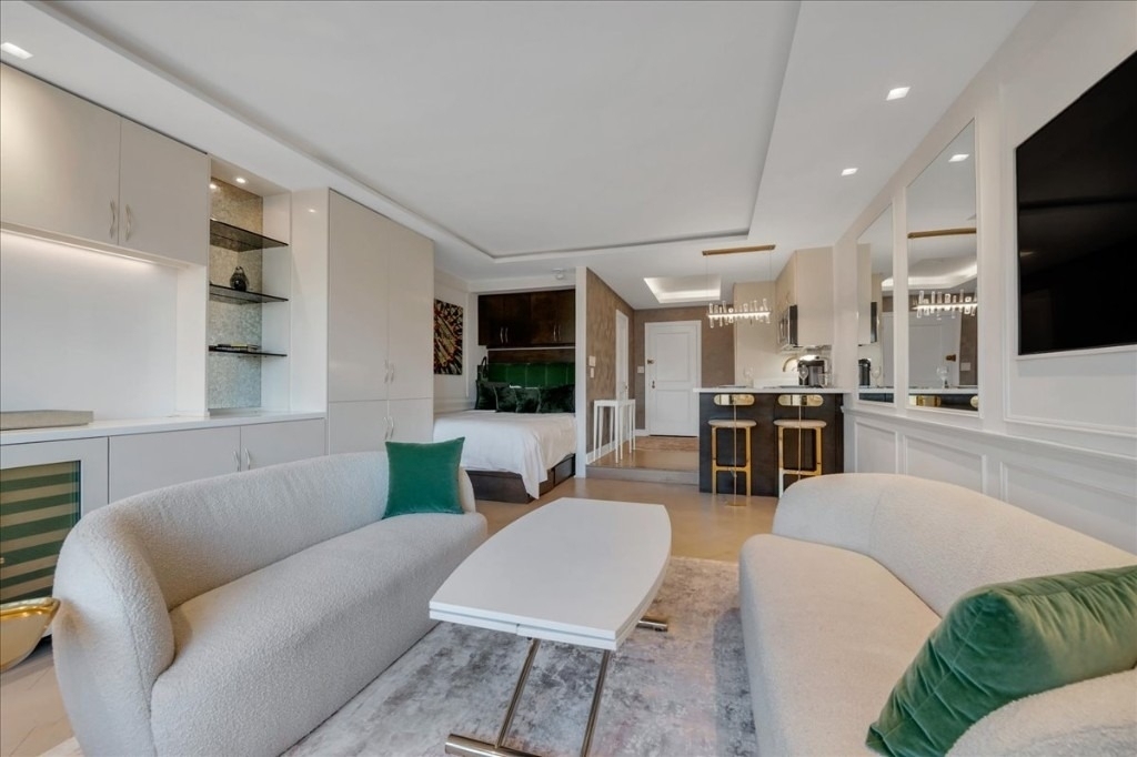 150 Central Park S - Photo 2