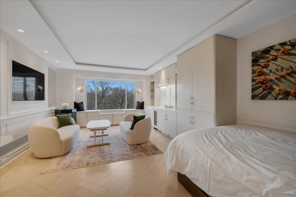 150 Central Park S - Photo 1