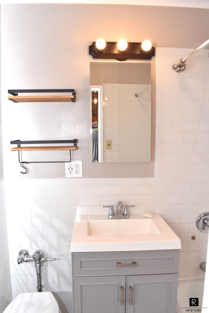 531 E 87th Street - Photo 5