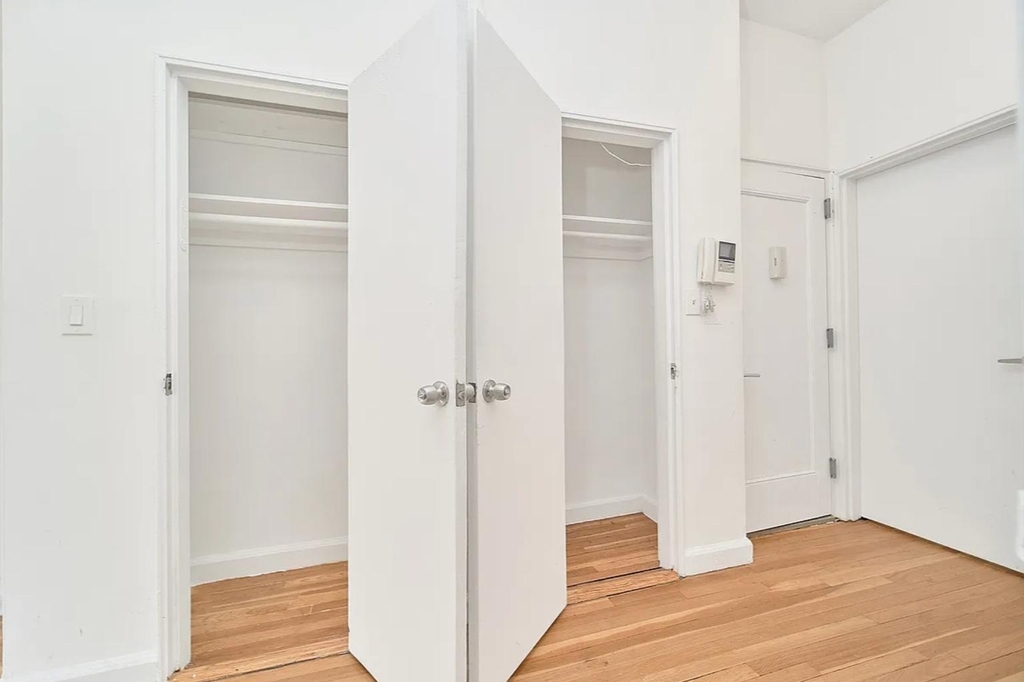 353 W 44th Street - Photo 6