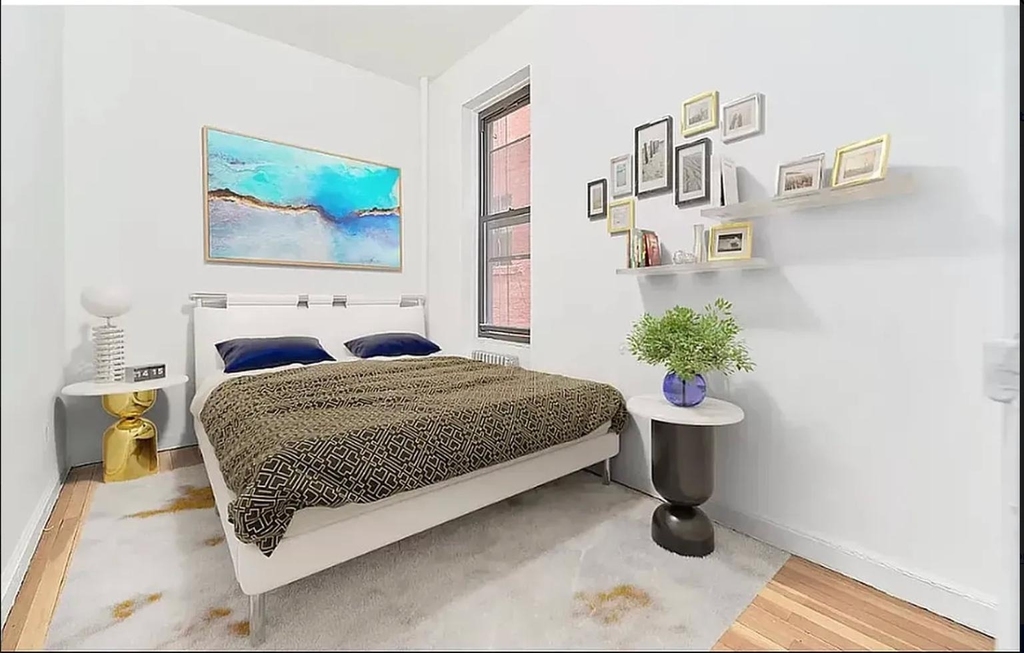 353 W 44th Street - Photo 4