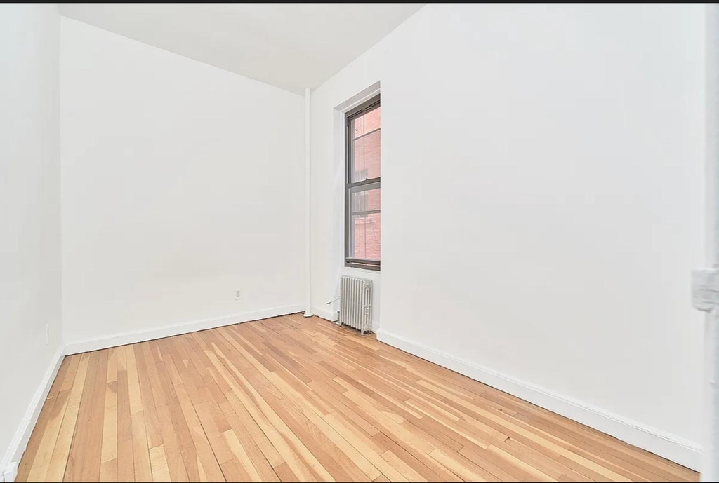353 W 44th Street - Photo 5