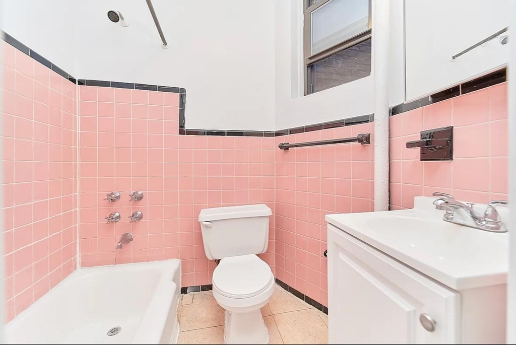 353 W 44th Street - Photo 8