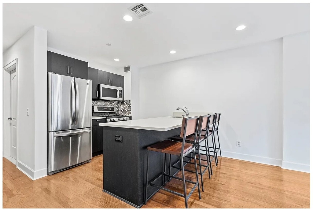 185 York Street - Photo 2