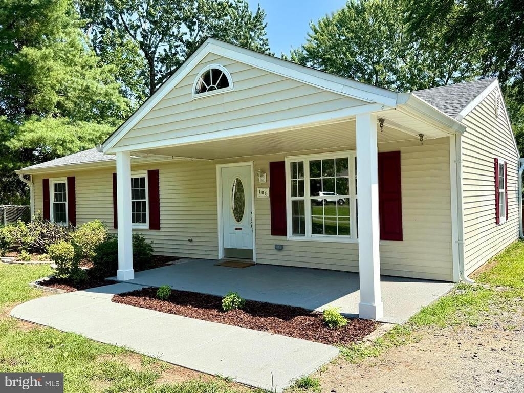 105 Walnut Drive - Photo 0
