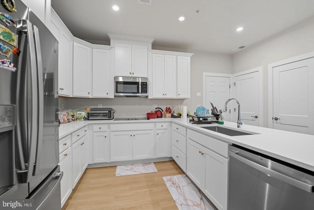 707 Thomas Lane - Photo 9