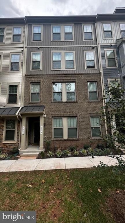 707 Thomas Lane - Photo 1