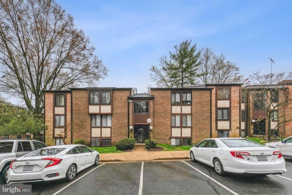 9715 Kings Crown Court - Photo 0