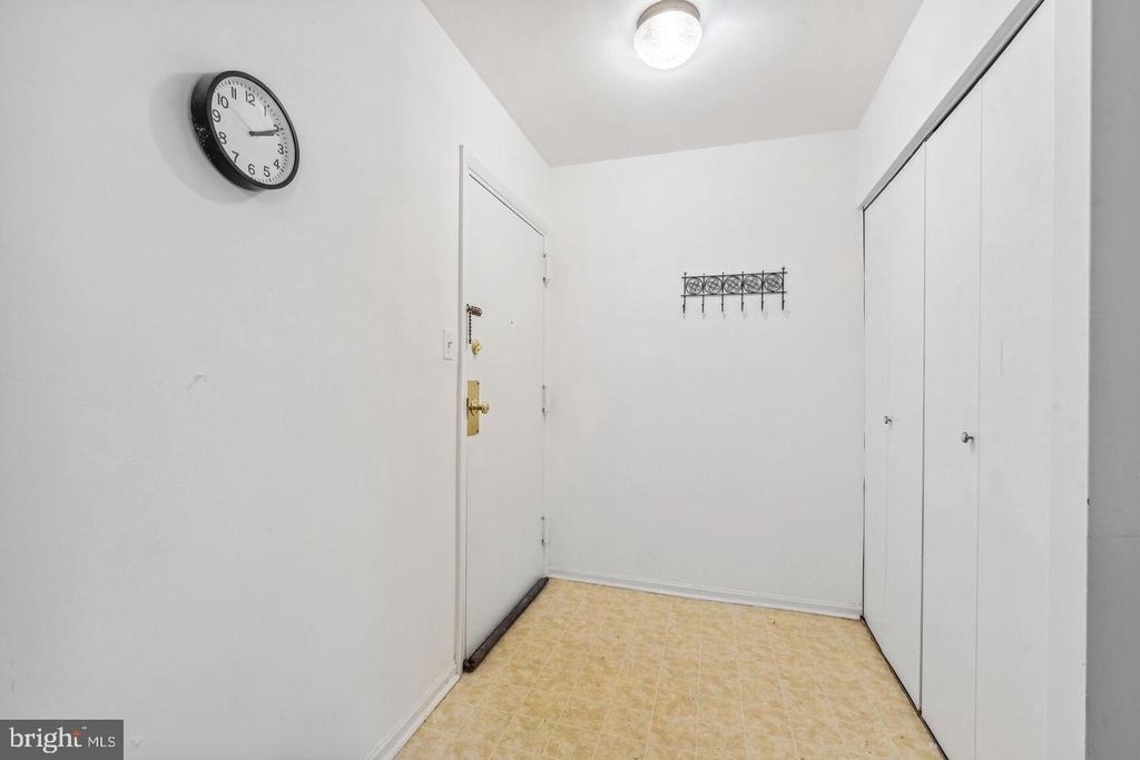 9715 Kings Crown Court - Photo 14
