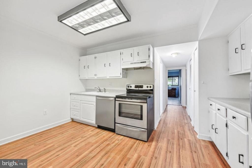 9715 Kings Crown Court - Photo 5