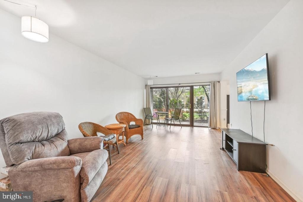 9715 Kings Crown Court - Photo 1