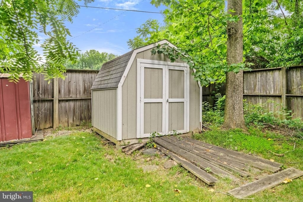 8000 Sandburg Court - Photo 15