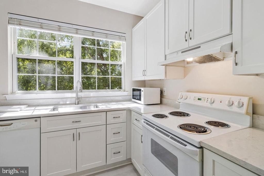 6490 Tayack Place - Photo 15