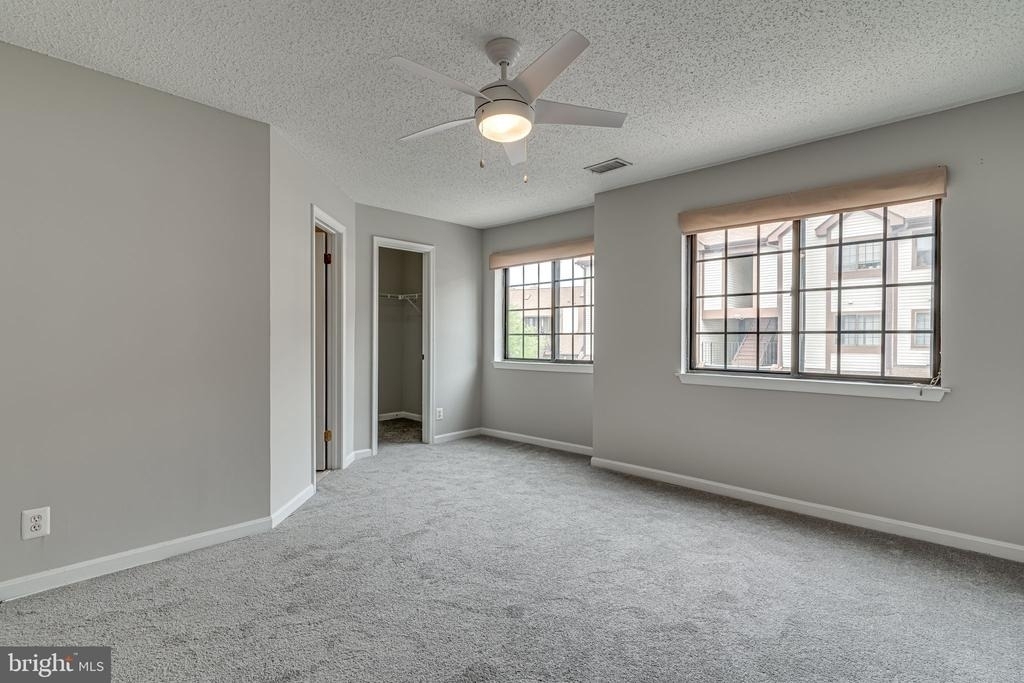 6015 Curtier Drive - Photo 11