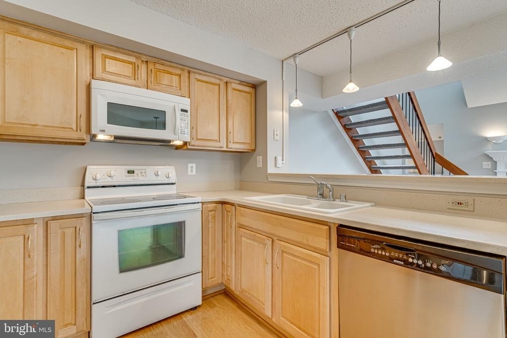 6015 Curtier Drive - Photo 6