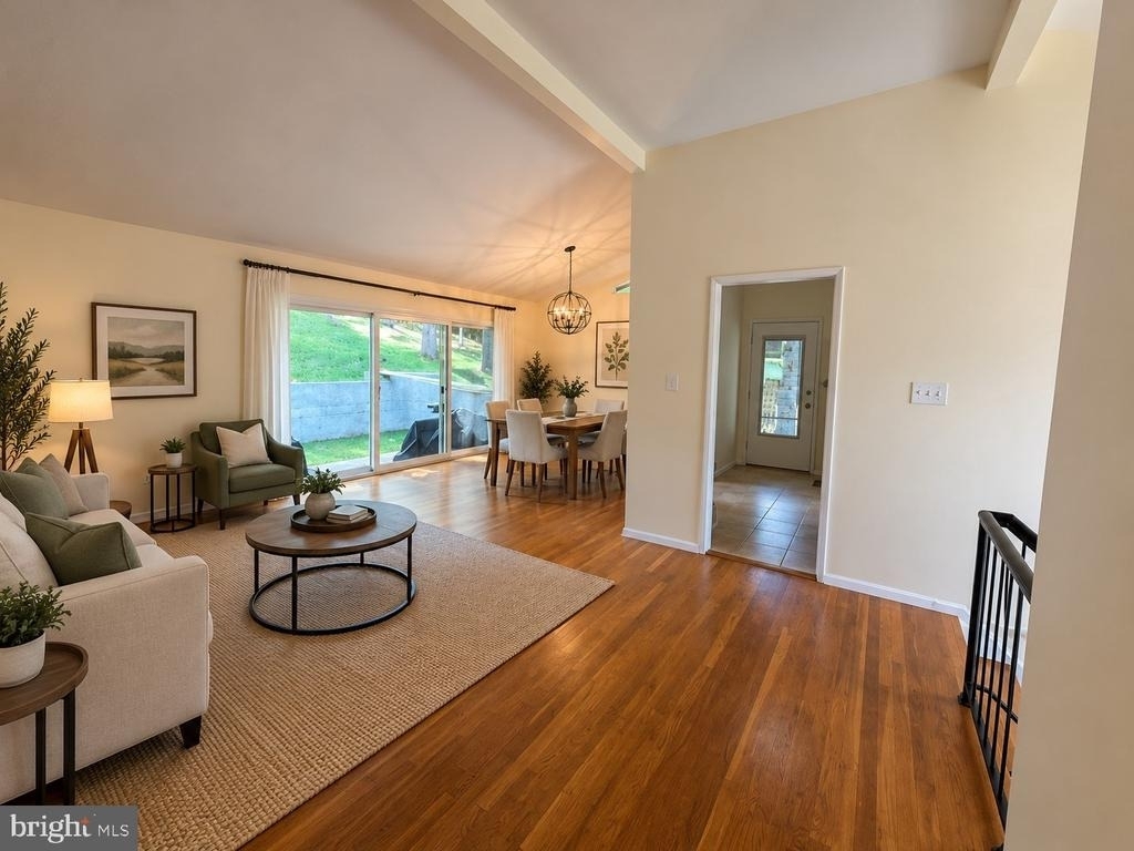 7818 Glenister Drive - Photo 4