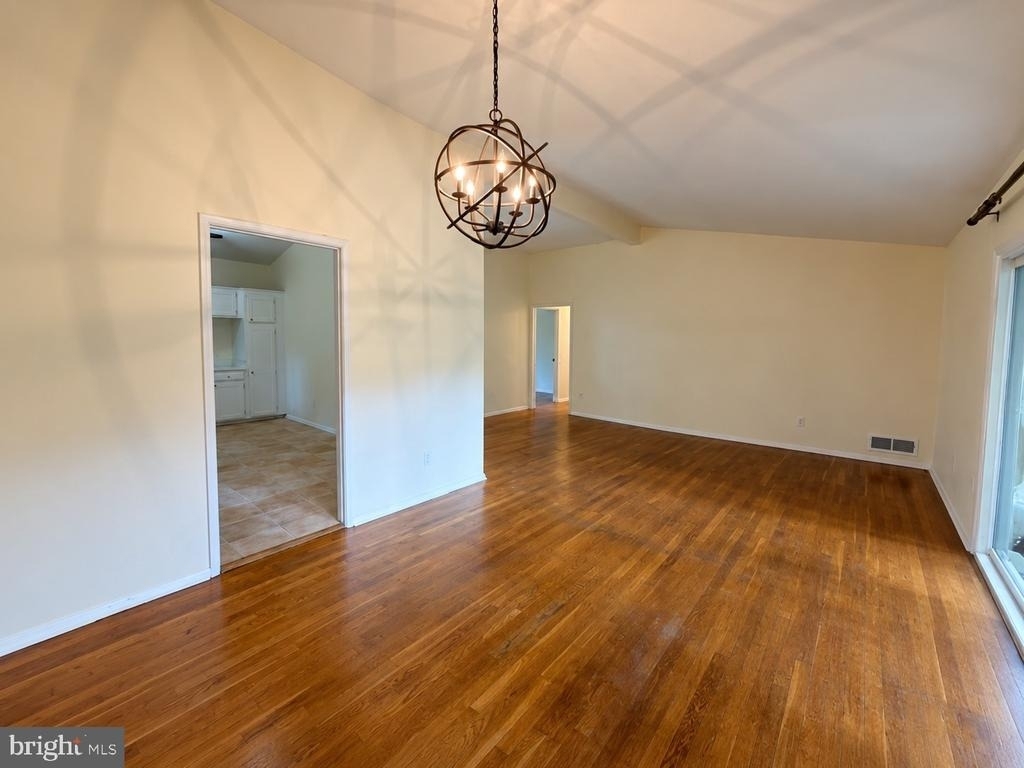 7818 Glenister Drive - Photo 7