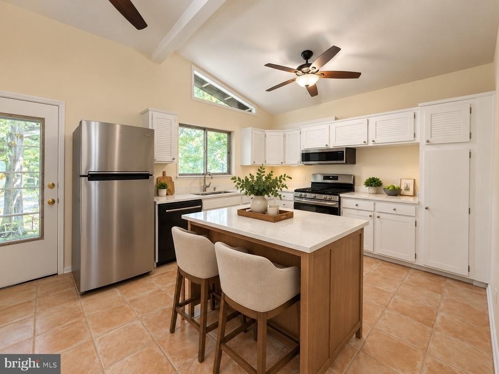 7818 Glenister Drive - Photo 10