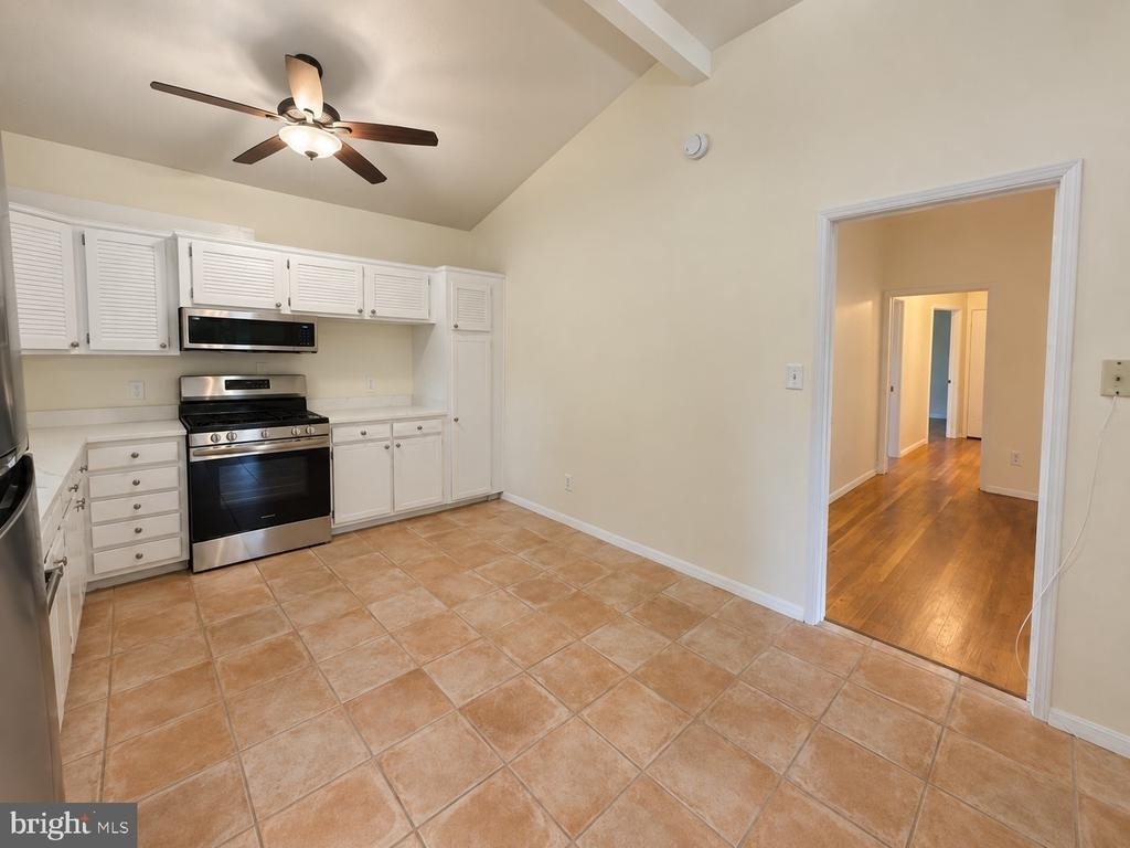 7818 Glenister Drive - Photo 9