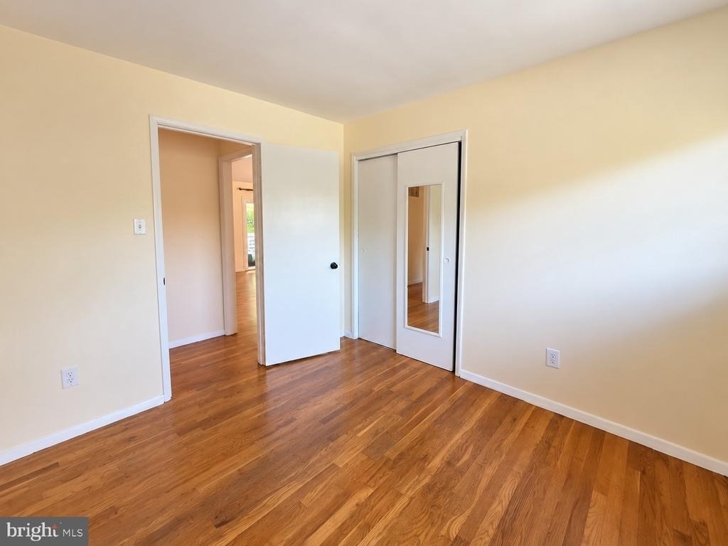 7818 Glenister Drive - Photo 13