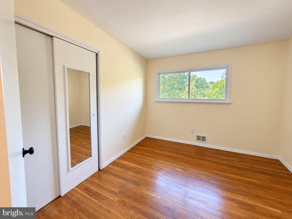 7818 Glenister Drive - Photo 12