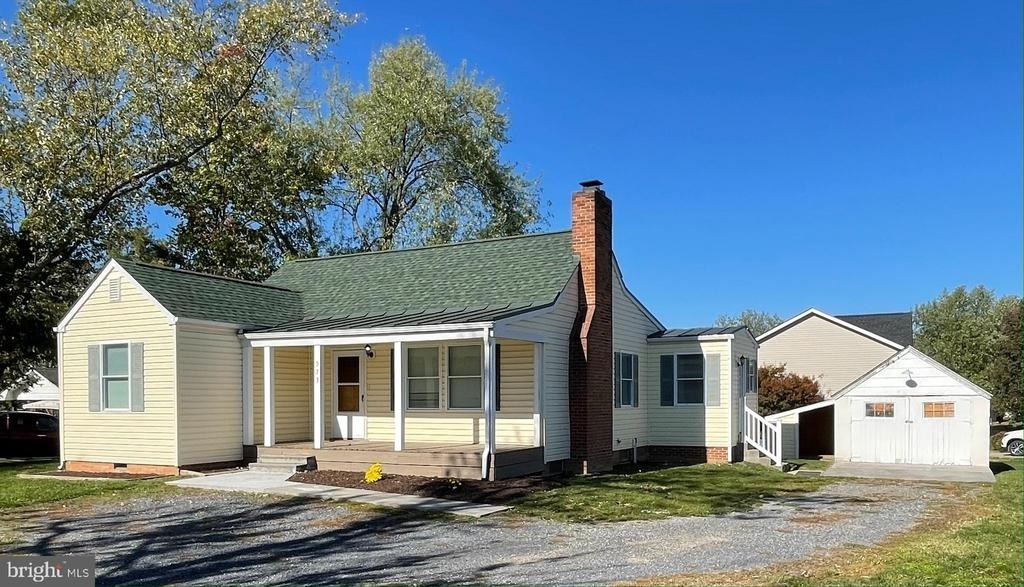 573 Fairfax Pike - Photo 1