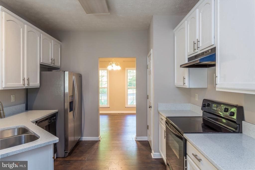89 Albertson Court - Photo 4