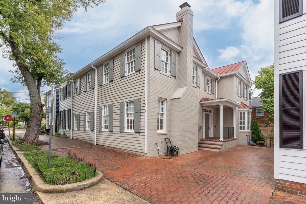 504 S Pitt Street - Photo 0