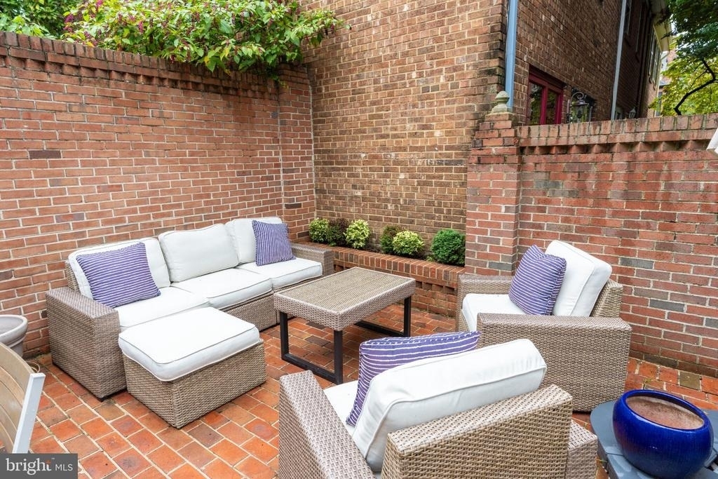 504 S Pitt Street - Photo 6