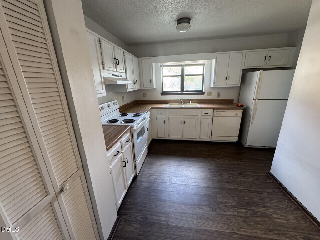 5721 Pool Side Drive - Photo 3