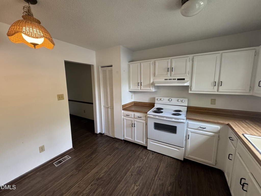 5721 Pool Side Drive - Photo 2