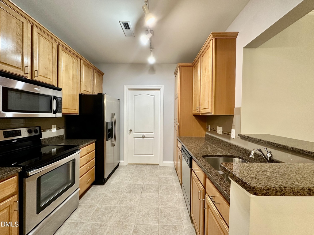 2810 Bedford Green Avenue - Photo 4