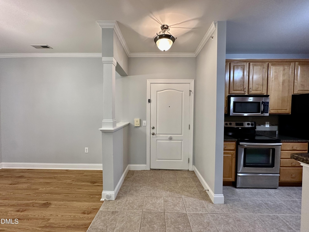 2810 Bedford Green Avenue - Photo 2