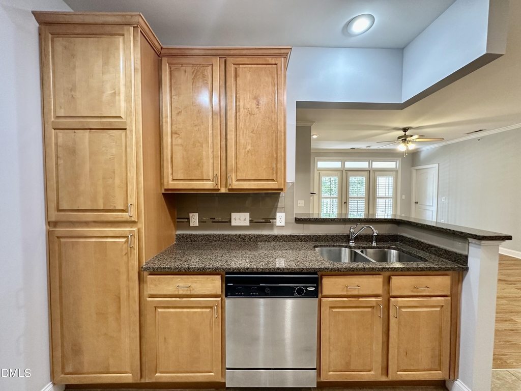 2810 Bedford Green Avenue - Photo 6
